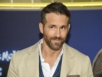 Peduli Corona, Ryan Reynolds Donasikan Rp 14 M