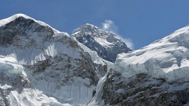 Gunung Everest, Tempat Sampah dan Kuburan Tertinggi di Dunia