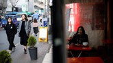 Yuuka Hasumi, 17 tahun, meninggalkan sekolahnya di Jepang untuk terbang ke Korea pada Februari lalu. Ia rela menjalani hidup dengan latihan dan disiplin ekstra ketat, tanpa privasi, pacar maupun ponsel. (REUTERS/Kim Hong-Ji)