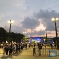Diguyur Gerimis, Ramainya Penonton Konser Ed Sheeran di GBK