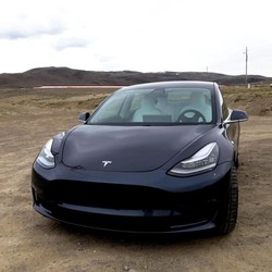 Lagi, Mobil Listrik Tesla Meledak Setelah Menabrak