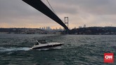 Daya tarik Turki juga terletak pada Selat Bosphorus. Selat ini yang memisahkan Istanbul bagian Eropa dan Asia. (CNNIndonesia/Agustiyanti)