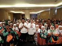 Grab Berangkatkan 75 Mitra Umroh ke Tanah Suci, Gratis!