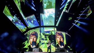 FOTO: Ed Sheeran Bius Fan di Jakarta