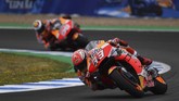 Juara bertahan MotoGP Spanyol Marc Marquez akan start dari posisi ketiga setelah berada di belakang Fabio Quartararo dan Franco Morbidelli di babak kualifikasi. (GABRIEL BOUYS / AFP)