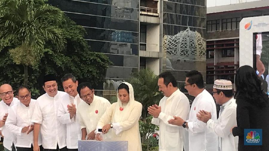 Menteri Badan Usaha Milik Negara (BUMN) Rini Soemarno menyampaikan pencapaian BUMN di usianya yang ke-21.