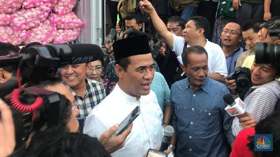Total empat kontainer impor bawang putih dari China dengan berat muatan masing-masing 29 ton hingga 30 ton telah tiba di Indonesia untuk menstabilkan harga.
