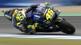 Pebalap Monster Energy Yamaha Valentino Rossi tidak mampu bangkit sepanjang hari kedua dan berada di posisi ke-13 pada babak kualifikasi. (JORGE GUERRERO / AFP)