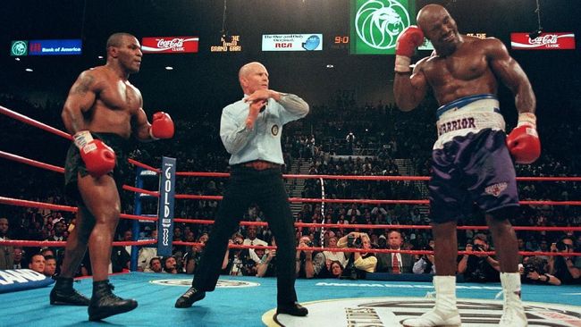 Insiden Gigit Kuping Kini Jadi Candaan Tyson dan Holyfield