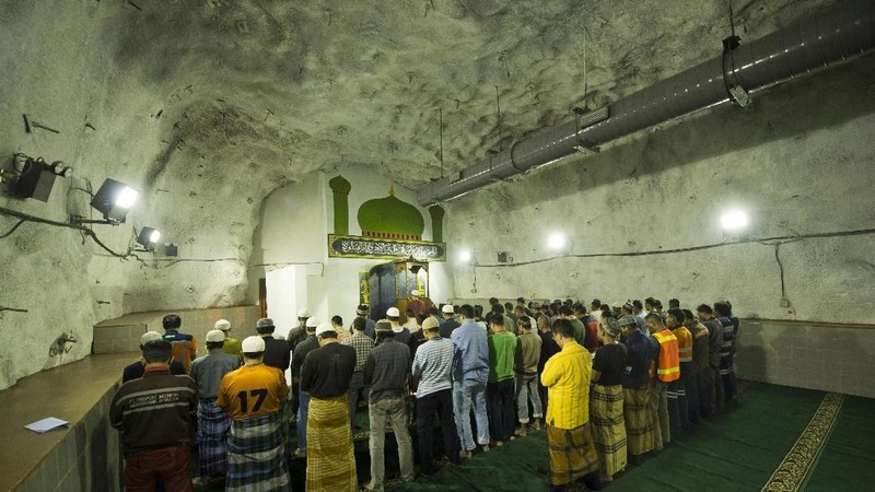 Tempat ibadah ini terletak di titik terdalam dari permukaan tanah di kompleks tambang bawah tanah pertambang Grasberg Freeport.