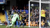 Isaac Success menyundul bola sebagai operan kepada Andre Gray sebelum mencetak gol sebelum pertandingan berakhir. Namun gol itu dianulir lantaran lebih dulu offside. (REUTERS/Peter Nicholls)