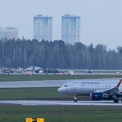 Sanksi Barat Hantam Maskapai Rusia, Pesawat Jadi 'Kanibal'