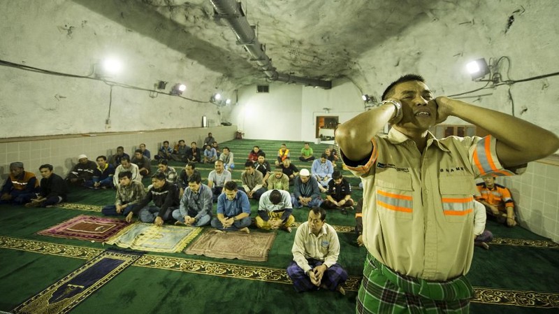 Tempat ibadah ini terletak di titik terdalam dari permukaan tanah di kompleks tambang bawah tanah pertambang Grasberg Freeport.