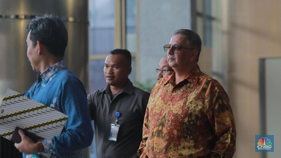 Sofyan Basir keluar usai memenuhi panggilan penyidik Komisi Pemberantasan Korupsi (KPK) untuk diperiksa sebagai tersangka.