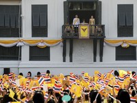 Sorak-sorai Warga Thailand Sambut Datangnya Raja Baru