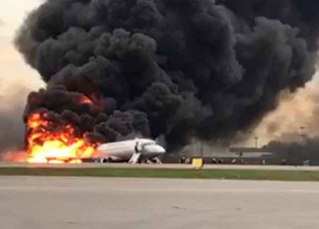 Pilot Kilat Sebabkan Pesawat Sukhoi Terbakar Saat Mendarat