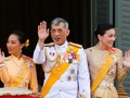 Raja Thailand Sapa Rakyat dari Balkon Istana Usai Pelantikan