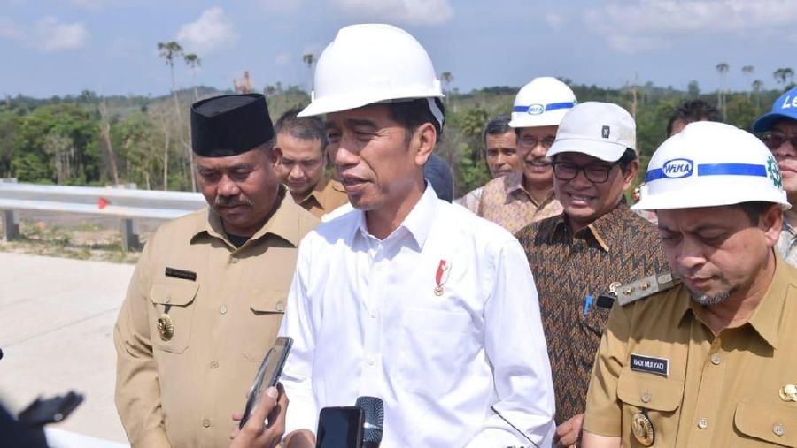 Presiden Joko Widodo (Jokowi) telah tiba di Kota Palangkaraya, Kalimantan Tengah untuk meninjau lokasi alternatif calon Ibu Kota baru Indonesia.