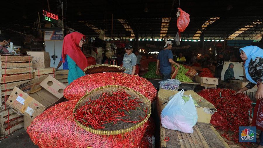 Memasuki hari keempat bulan Ramadan, fluktuasi harga masih terus terjadi di berbagai komoditi pangan.