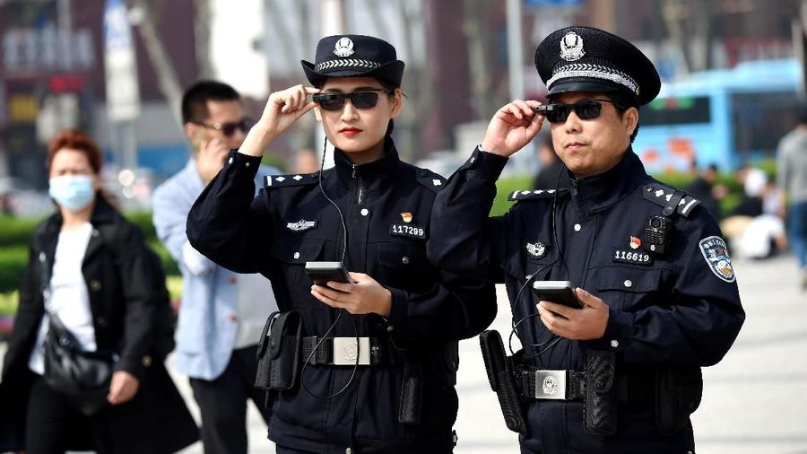 Xloong mengklaim telah menciptakan seperangkat kacamata pintar untuk polisi Tiongkok pada 2017.