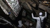 Peziarah bermunajat di Gua Hira, Jabal Nur (Bukit Cahaya), Makkah Al Mukarramah, Arab Saudi. Gua Hira merupakan tempat untuk pertama kalinya Nabi Muhammad SAW menerima wahyu dari Allah SWT melalui malaikat Jibril.