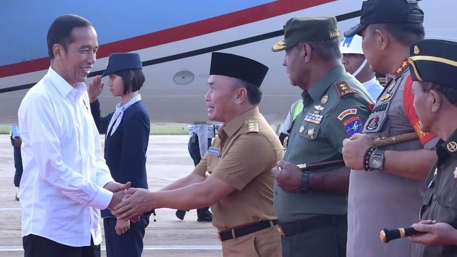 Presiden Joko Widodo (Jokowi) memulai perjalanannya meninjau lokasi yang akan menjadi calon ibu kota baru.