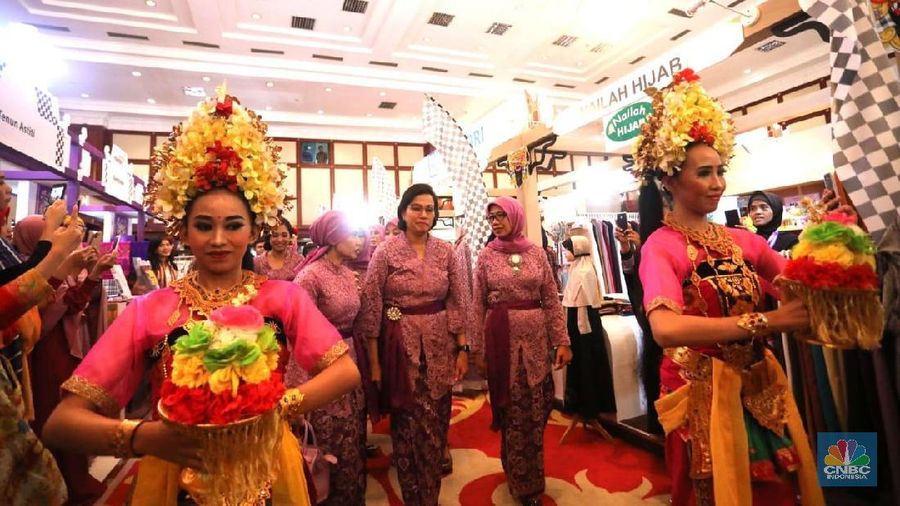 Tema DhawaFest tahun ini adalah persembahan Elok Nusantara, yang diambil dari daerah Bali.