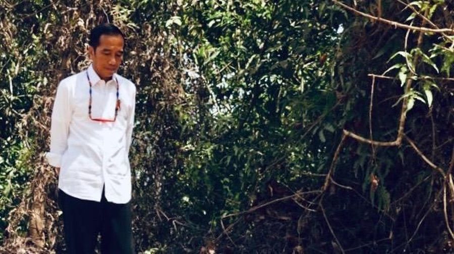 Kementerian Perencanaan Pembangunan Nasional/Bappenas sedang mengkaji pemindahan ibu kota RI dari Jakarta ke luar Pulau Jawa.