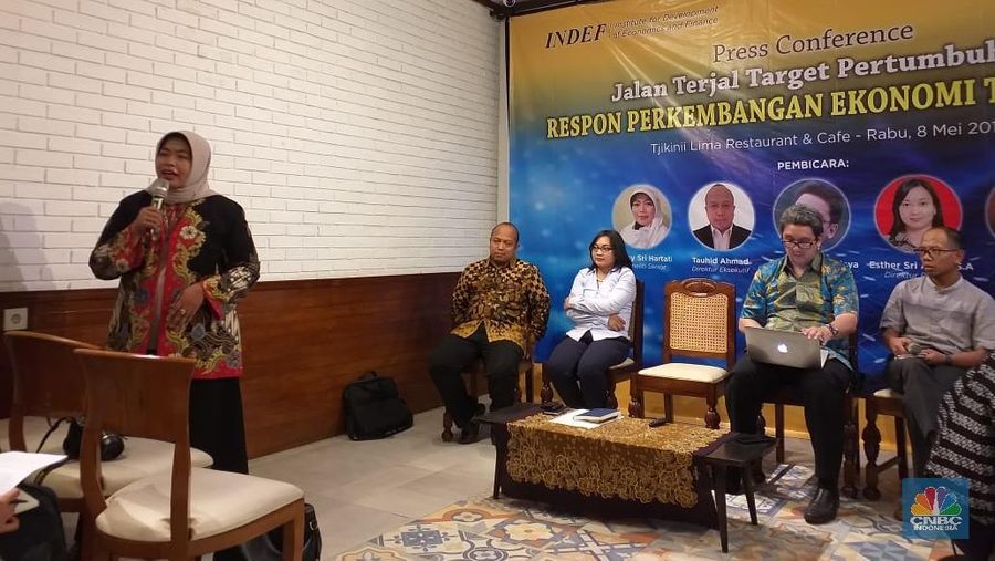 Institute for Development of Economics and Finance (INDEF) sangat menyangkan perekonomian Indonesia yang tak bergerak banyak dari kisaran 5%.