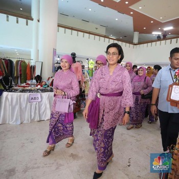 Sri Mulyani Cantik Berkebaya Sambil Kampanye Kurangi Plastik