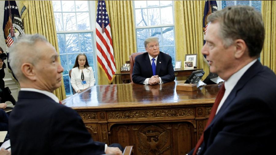 Presiden Amerika Serikat (AS) Donald Trump akhirnya resmi mengumumkan kenaikan tarif impor ke China.