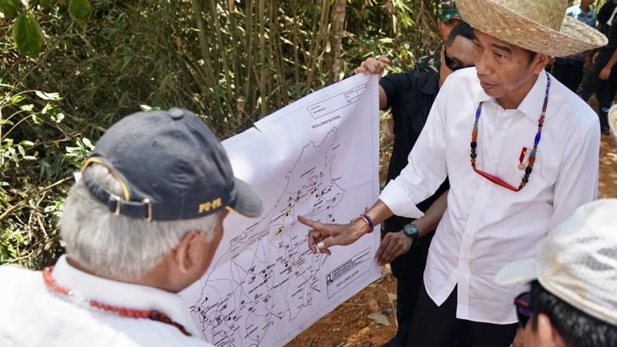Presiden Joko Widodo (Jokowi) telah meminta izin kepada parlemen untuk memindahkan ibu kota dari Jakarta ke salah satu daerah di Pulau Kalimantan.
