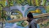 Ratusan tangga, jalan-jalan labirin di antara perbukitan, dan lorong-lorong berbatu di Valparaiso, menjadi lokasi yang sempurna untuk menuangkan kreativitas