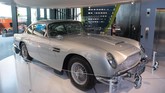 Mobil Aston Martin yang digunakan dalam film James Bond.(SAUL LOEB / AFP)