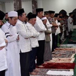 Jokowi Salat Tarawih di Palangkaraya, Calon Ibu Kota Baru RI