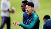 Tottenham Hotspur akan kembali diperkuat Son Heung-min yang absen melawan Ajax di leg pertama karena akumulasi kartu kuning. (Reuters/Matthew Childs)