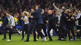 Harry Kane divonis cedera cukup panjang karena cedera engkel. Namun, penyerang Tottenham Hotspur itu tertangkap kamera bisa berlari dengan kencang usai laga melawan Ajax Amsterdam berakhir. (REUTERS/Dylan Martinez)