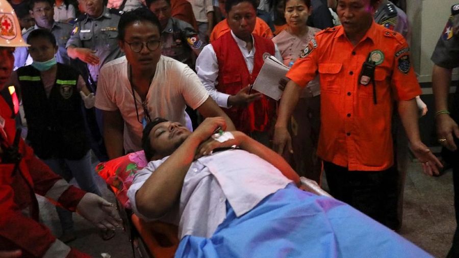 Pesawat Bombardier Dash tergelincir saat terjadi saat angin kencang melanda Myanmar, pesawat ini membawa 29 penumpang dan empat awak.