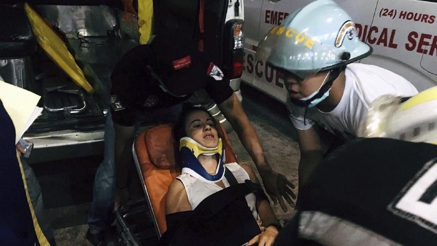Pesawat Bombardier Dash tergelincir saat terjadi saat angin kencang melanda Myanmar, pesawat ini membawa 29 penumpang dan empat awak.