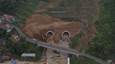 Jalan tol Cisumdawu ini rencananya akan digunakan secara fungsional pada arus mudik lebaran tahun ini. (ANTARA FOTO/Puspa Perwitasari)