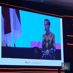 Jokowi Mohon Maaf di Depan Menteri & Kepala Daerah, Ada Apa?