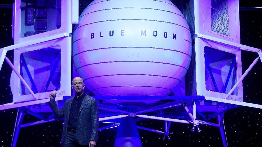 Pendiri perusahaan pembuat roket SpaceX, Elon Musk, mengolok-olok pesawat ruang angkasa baru yang diluncurkan Blue Origin.