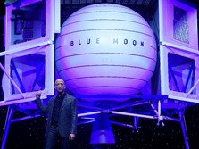 Elon Musk Ejek Blue Moon yang Diluncurkan Orang Terkaya Dunia