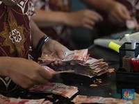 Pukul 13:00 WIB: Rupiah Masih Terkapar 0,45% Versus Dolar AS