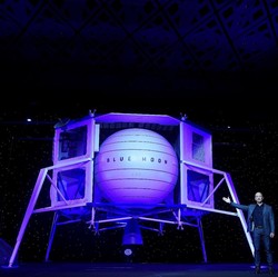 Demi Bisnis di Bulan, Orang Terkaya Dunia Luncurkan Blue Moon