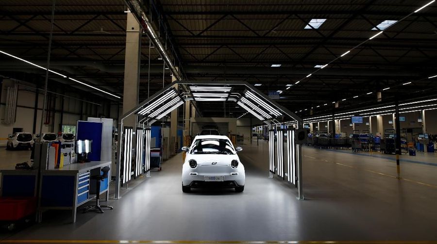 Perusahaan ini di gadang-gadang akan menjual mobil listriknya dengan harga paling terjangkau yaitu setengah harga dari harga pesaingnya, Tesla.