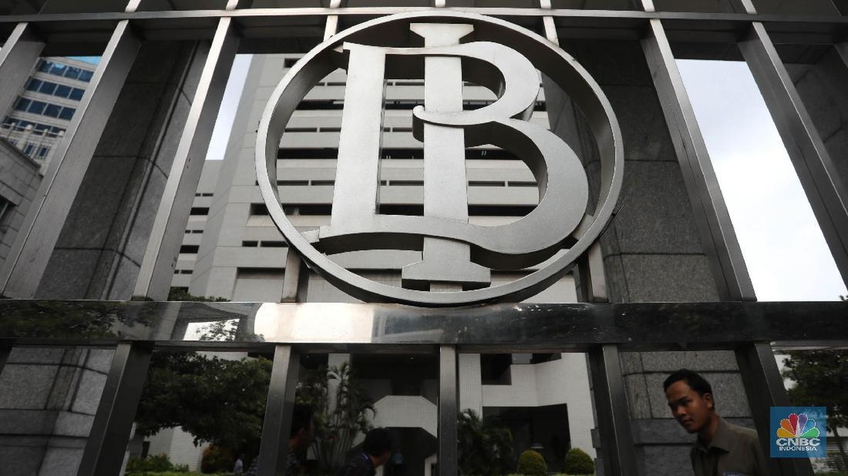 Rupiah Sudah Tak Tertolong, BI Rate Diramal Naik Mulai Besok