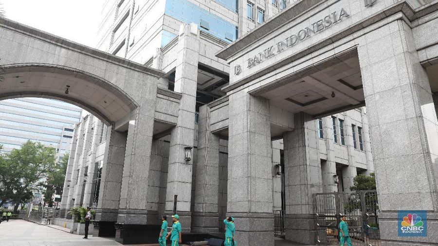 Bank Indonesia (BI) memutuskan untuk meliburkan layanan kas keliling dan juga penukaran uang yang ada di lapangan parkir Monas.