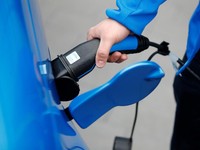 Wow! Pakai Mobil Listrik Bebas Ganjil-Genap, Parkir Gratis