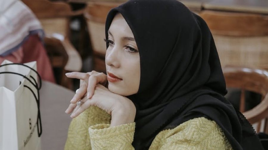 Muda, solehah, kaya raya. Para hijabers ini diperkirakan memiliki bisnis beromzet miliaran di usia muda, mulai dari bisnis fesyen, konten, travel, dan lainnya.